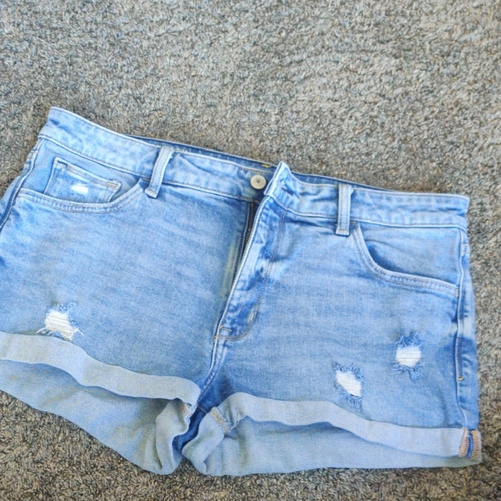 Arizona Jean Company Light Blue Distressed Jean Shorts